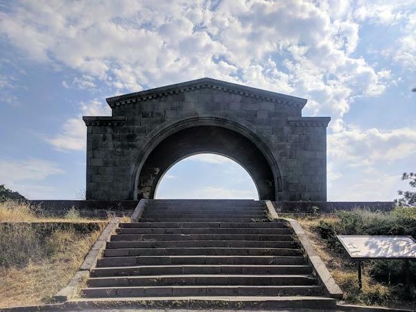 Арка Чаренца